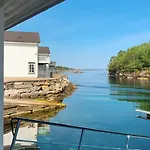 6 Person In Austrheim Holiday home *