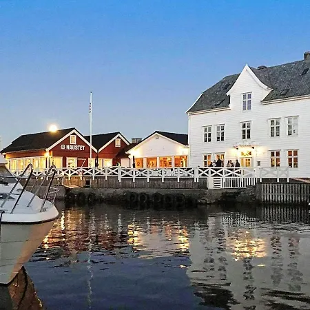 6 Person In Austrheim Nyaraló