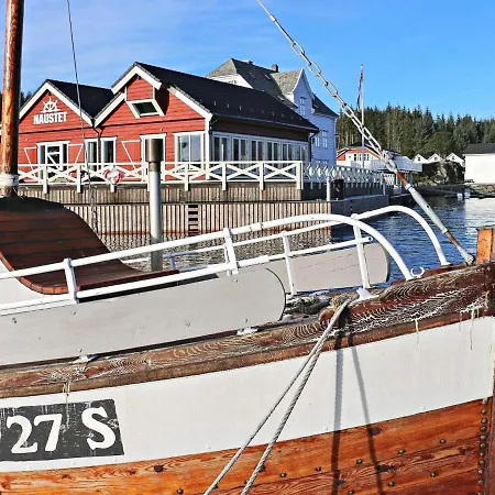 6 Person In Austrheim * Fonnes