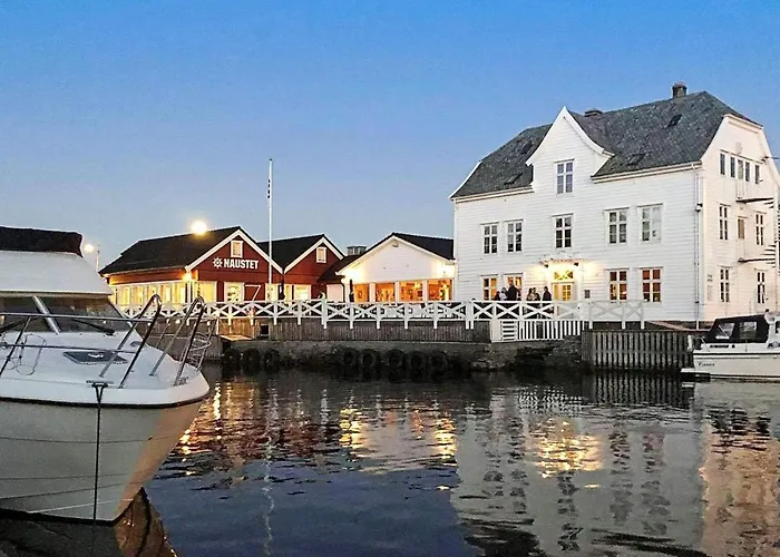 6 Person In Austrheim Nyaraló