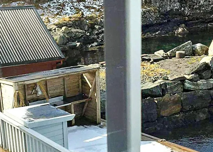 6 Person In Austrheim Nyaraló