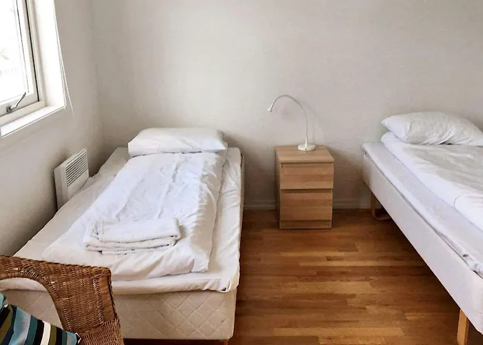 6 Person In Austrheim Nyaraló
